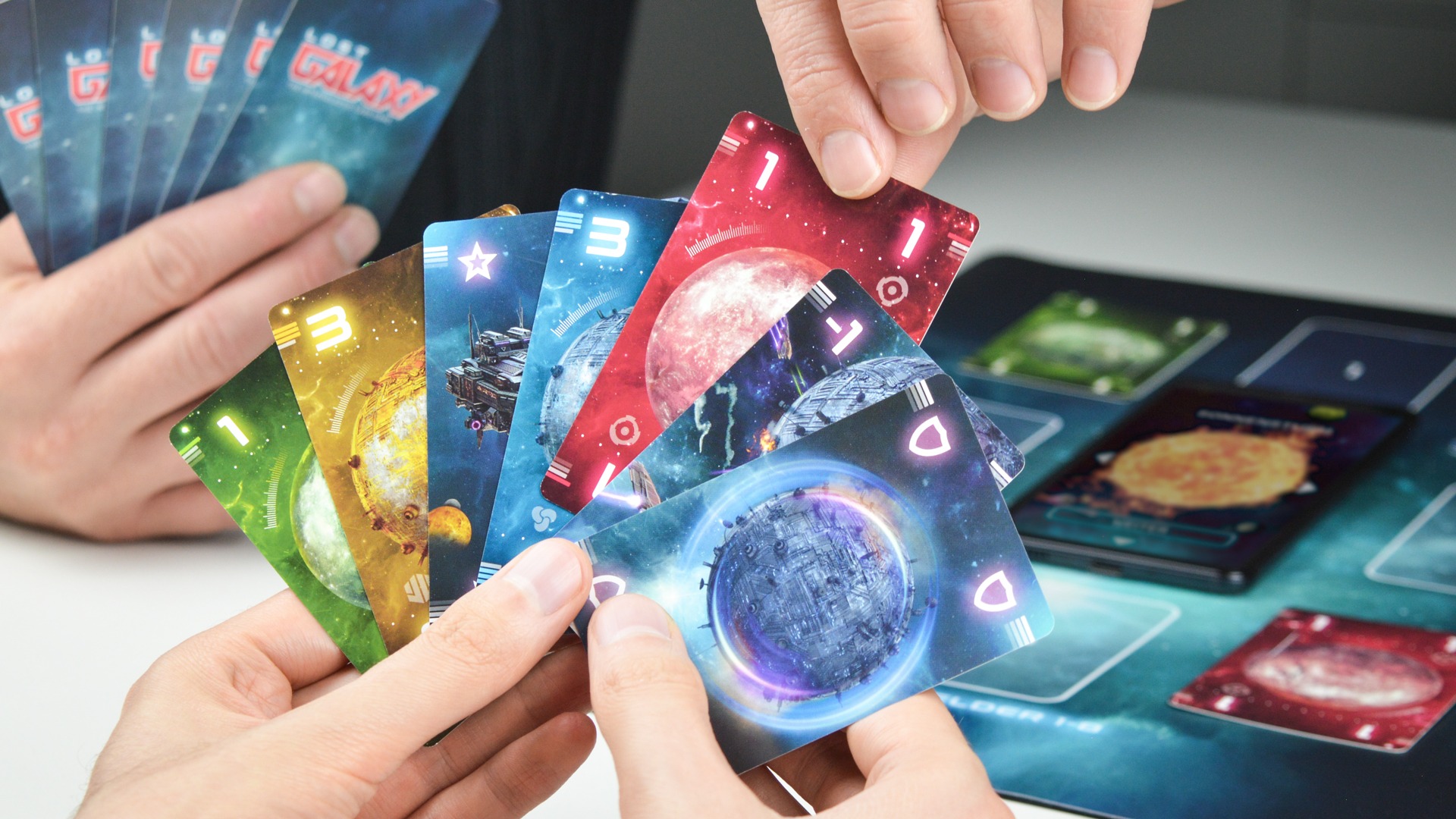 Karten aus Lost Galaxy das intergalaktische Kartenspiel